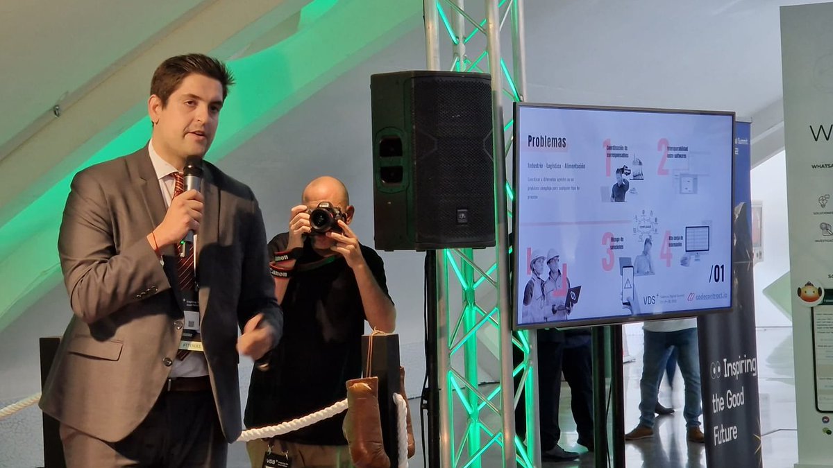 Code Contract tweet media