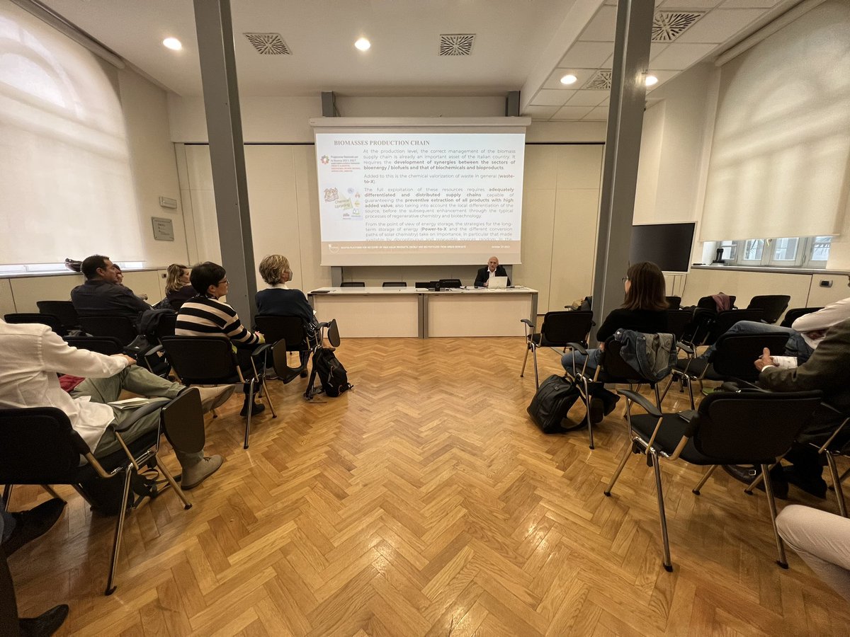 ProjectRevenue's tweet photo. Diamo il via alla conferenza finale del progetto “Nuova Vita di #scarti #organici: lo sviluppo di una #bioraffineria sostenibile” insieme al Prof. Masi  @m_masi1960 @polimi @cnr_irsa @CampusBioMedico @LE2Cluster #confondazionecariplo https://t.co/VtvCpq2Or2