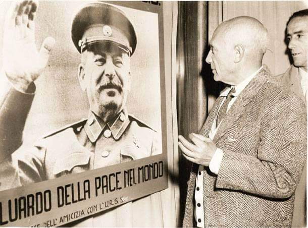 في مثل هذا اليوم ولد بابلو بيكاسو رسام ونحات وفنان تشكيلي إسباني وأحد أشهر الفنانين في القرن العشرين وينسب إليه الفضل في تأسيس الحركة التكعيبية في الفن ، عام 1962 حصل بيكاسو على جائزة لينين للسلام
تاريخ ومكان الميلاد : 25 أكتوبر 1881 ، مالقة ، إسبانيا