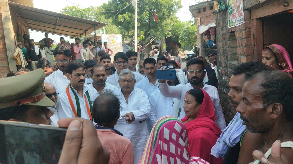 प्रदेश अध्यक्ष जी के निर्देशानुसार कांग्रेस के एक प्रतिनिधिमंडल ने प्रांतीय अध्यक्ष @AapkaAnilYadav जी के नेतृत्व में फतेहपुर की गैंगरेप पीड़िता के परिजनों से मुलाक़ात की और न्याय की लड़ाई लड़ने का पूरा भरोसा दिलाया।