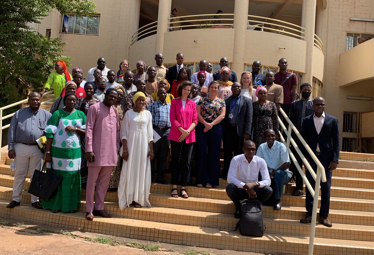 NLauMali's tweet photo. Echange avec des étudiants à l'Université des Sciences Juridiques et Politiques de #Bamako #USJPB, dans le cadre du projet régional de renforcement de la résilience des communautés au #Sahel, financé par @NufficGD 🌍. 

#changementclimatique #sécurité #EtatDeDroit #Mali https://t.co/ru3Xtpngo1