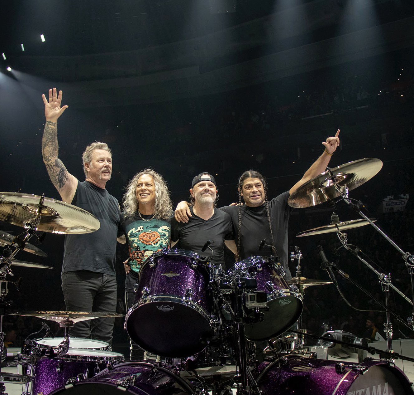 Metallica Crowd on Twitter "RT TheMetalliHat Metallica on 10/25/18