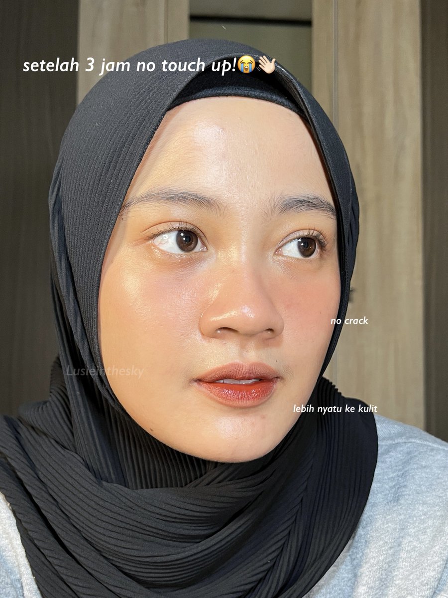 Lusieinthesky's tweet photo. powder foundation jagoan w harganya jd 85rb ya Allah😭

asli sampe skrg masih amaze karena makin lama makin cakep gituloh, nyatu banget ke kulit dan blurring effectnya mantep.

ini aku pake 3 jam belum touch up tapi masi okkk😩👋🏻

#racuninmakeup https://t.co/IXBdIhoATJ