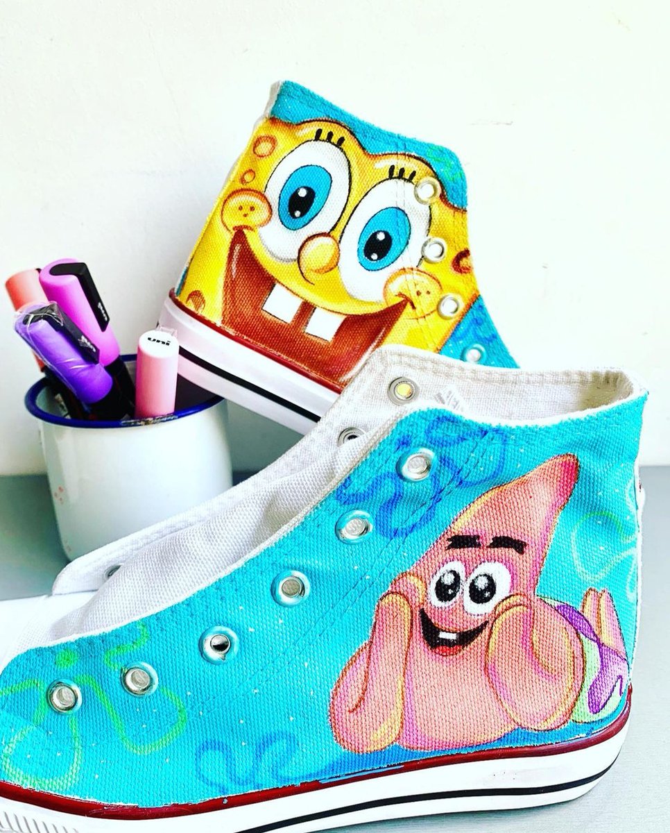 poscauk's tweet photo. Weโre ready! Weโre ready! These custom shoes from @maamuuca are our new obsession! Who needs the secret Krabby Patty recipe when you have Spongebob and Patrick at your ankles? ๐ด
#POSCA #POSCAart #POSCACustom #DIY #POSCAcreate #Art #POSCAdesign #POSCAshoe #POSCAshoes #Customize https://t.co/8fx190bHZq