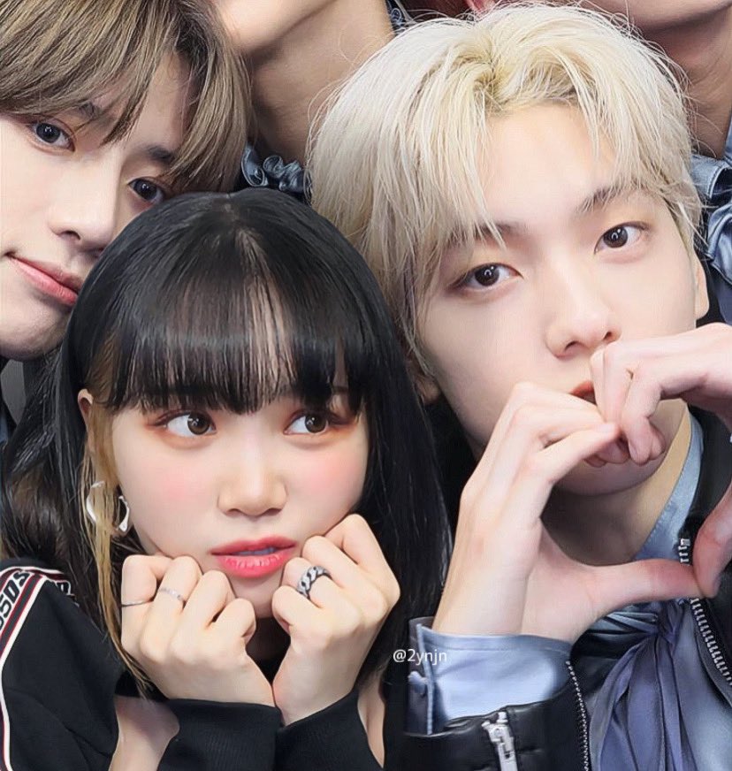 chaewon, soobin and beomgyu at the kcon photo booth 🫶🏻
