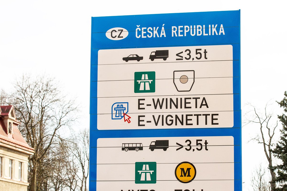 SkiinfoPL's tweet photo. Zanim wybierzemy się na narty do naszych południowych sąsiadów, warto sprawdzić, czy powinniśmy się zaopatrzyć w czeską winietę. 
➡ https://t.co/RcWxtmOxB8
#winieta #winiety #czechy https://t.co/imXlIWNE03