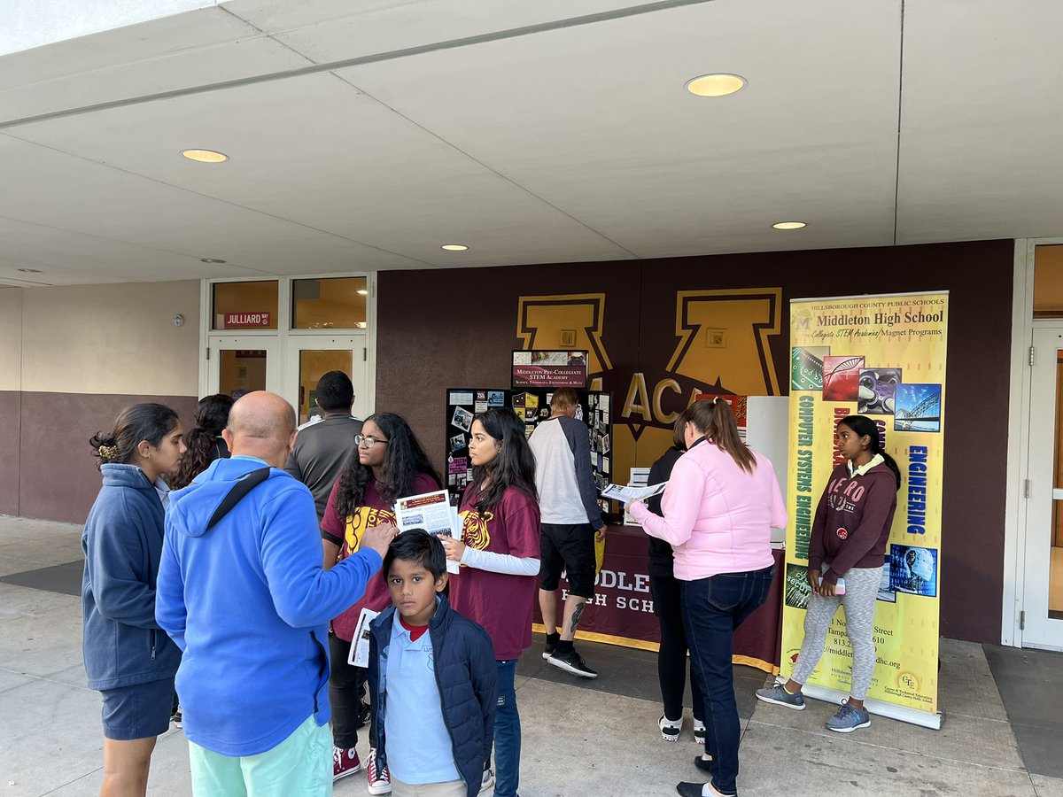 MiddletonSTEM's tweet photo. Sneak Peak 2022-2023 was a success. #TigerLand #TigerFamily 🩺⚙️🎮💻 #STEMschool #4MagnetPrograms #PreparingStudents4Life @SDHCMagnet @HillsboroughSch https://t.co/7e3ewa3C4J