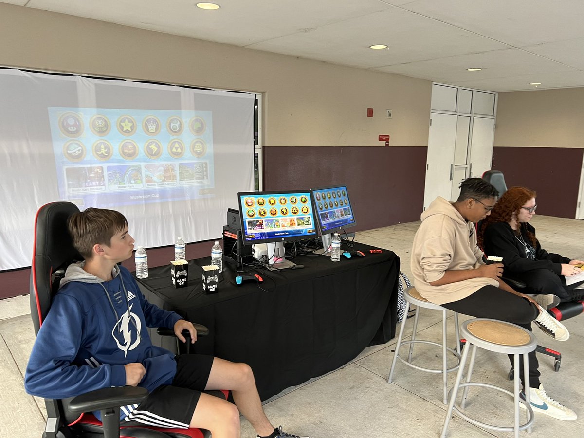 Sneak Peak 2022-2023 was a success. #TigerLand #TigerFamily 🩺⚙️🎮💻 #STEMschool #4MagnetPrograms #PreparingStudents4Life <a href="/SDHCMagnet/">HCPS Magnet Schools and Programs</a> <a href="/HillsboroughSch/">Hillsborough Schools</a>