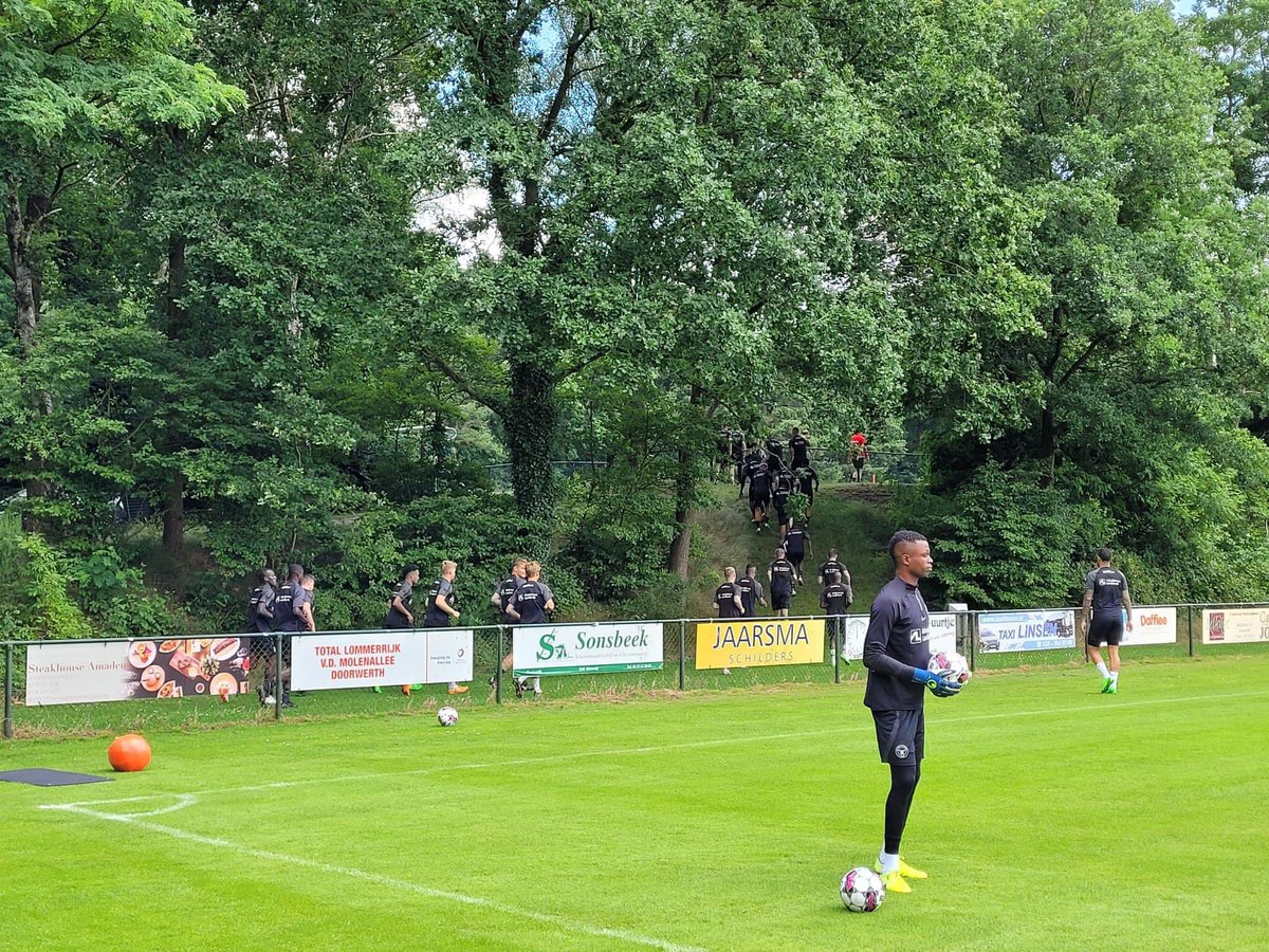 TrainingFc's tweet photo. 14 November tot 5 Januari door WK lange winterstop !!
Wellicht clubs op de berg (training &amp; hotel) https://t.co/qkVpclrSlc