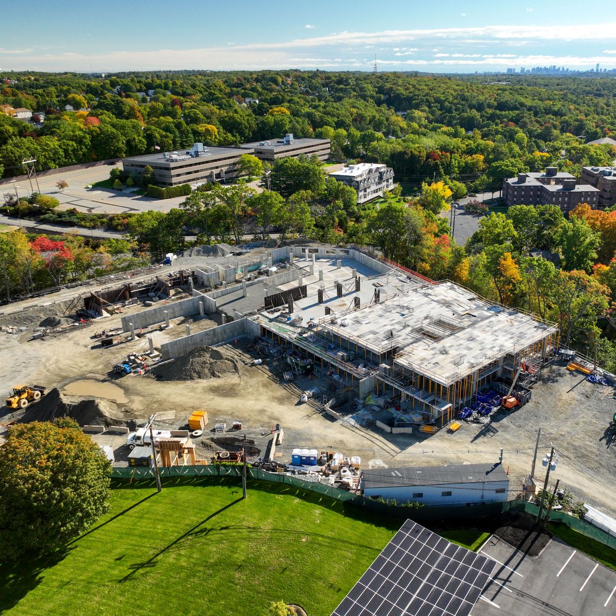 ErlandInc's tweet photo. Today's #SiteHighlight features the Broadstone 305 project in Waltham. Check out the progress! #BuildingsStandWithErland #construction #building #constructionmanagement #contractor #builder #constructionproject https://t.co/tvAYdGMrGB