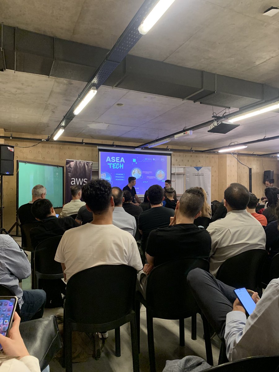 Ayer fuimos parte del after de emprendedores #aseatech. Excelentes speakers <a href="/HannaSchiuma/">Hanna</a> <a href="/DamianCatanzaro/">Damián Catanzaro ☕️</a>, muy inspirador!
A seguir booateando el ecosistema emprendedor en Latam💪🏽🚀 <a href="/AWSLatam/">AWS LATAM</a>