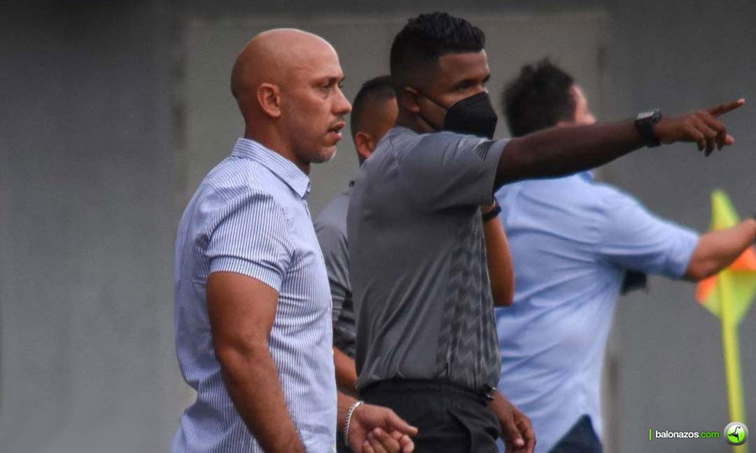 Balonazos's tweet photo. El entrenador Julio Infante será el unico DT venezolano en disputar el playoff en Panamá.

#VinotintosExt
#JulioInfante
#LPF

🔗 https://t.co/yW7lSSS0zW https://t.co/9jzhmbQo67