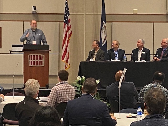 indooragcon's tweet image. Great start to the debut Oct 25-26, 2022 #CEASummitEast with a welcome keynote from @AeroFarms CTO Roger Buelow. The day will be filled with breakout sessions, networking, &amp;amp; exhibits. ceasummit.com

#indoorfarming #verticalfarming #controlledenvironmentagriculture #CEA