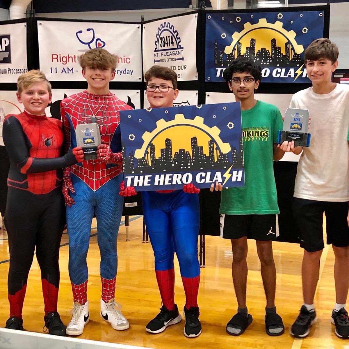 Saturday was a great day!  Students from <a href="/MPMSVPA/">Mt.PleasantMiddleVPA</a> and <a href="/wcsBMS/">Brentwood Middle</a> students won the MP Hero Clash...together!!! Great job MP Coach <a href="/Aud_Jay/">Audrey Bryant</a> and BMS Coach Debra Schaeffer for training up these future engineers! Well done!
<a href="/WCSedu/">WCS</a> <a href="/MCPS/">MCPS</a> <a href="/wcsCCTE/">wcsCCTE</a> <a href="/wcsCCTEks/">Kris Schneider</a>