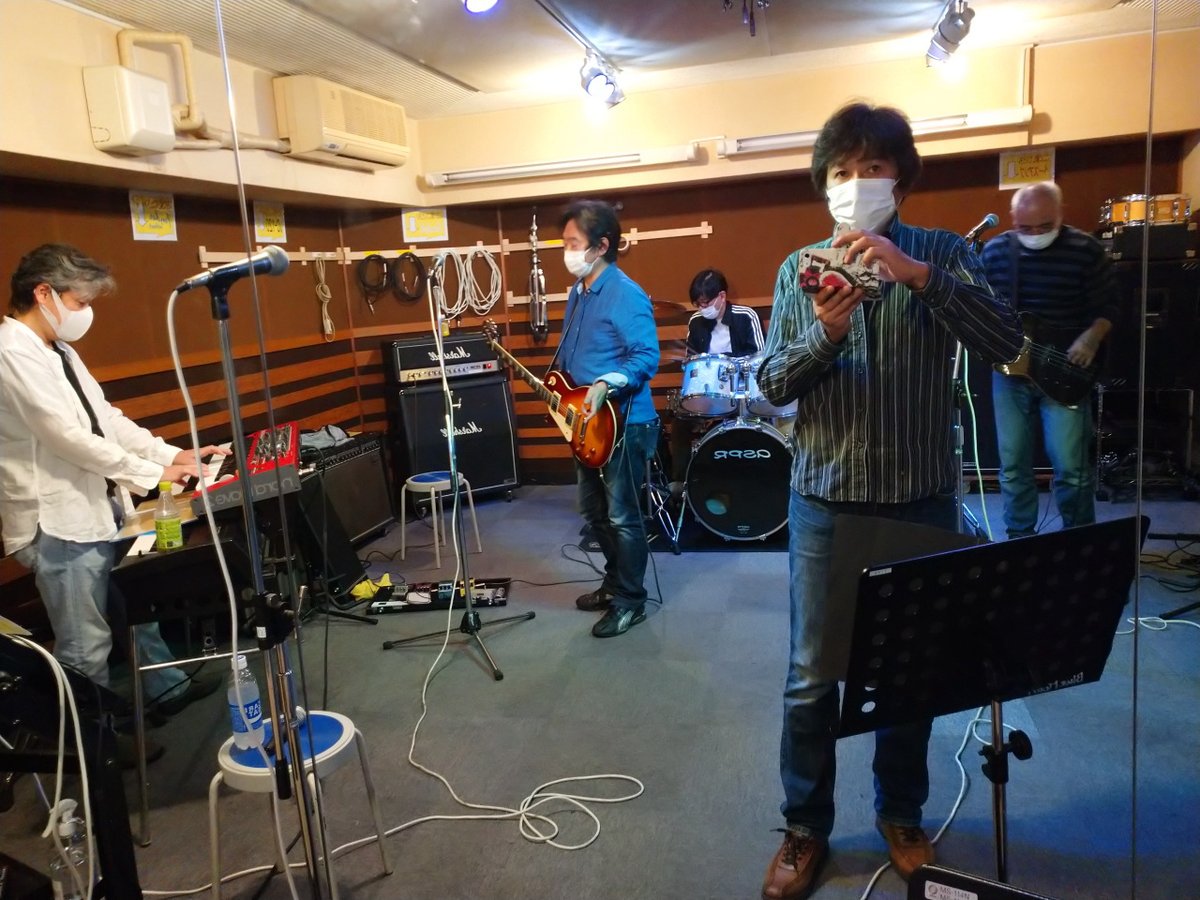 RoolerThe's tweet photo. 12/3大久保HOTSHOTでのライブに向け、2022年3回目のリハ。メンバーはやる気充分でセットリストも決まり、次回はゲネリハです。ライブの詳細は後日告知します。

#therooler #ザルーラー https://t.co/cJCSh2R72X