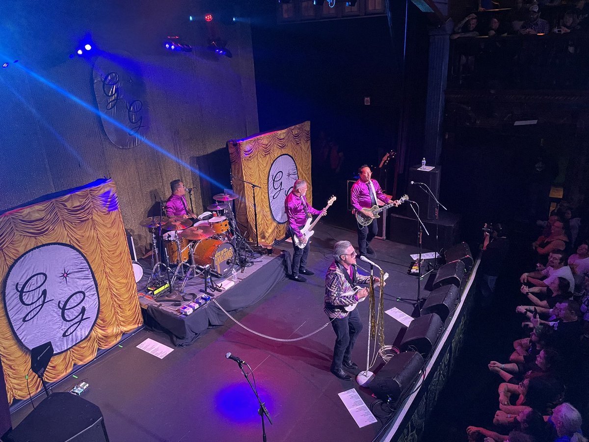 mikecwru's tweet photo. This show was great @GimmeGimmeDivas at @HOBNOLA https://t.co/tc2GZEBeuk