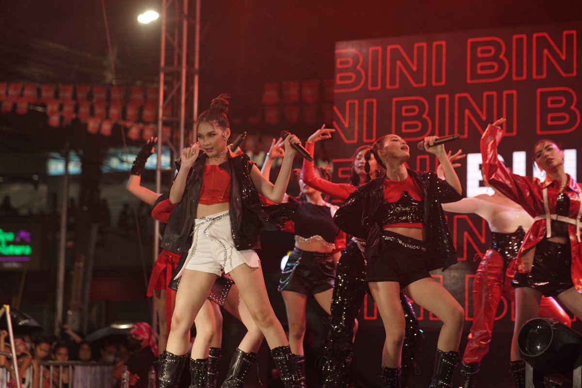 tugatogph's tweet photo. 2/3

Madamo nga salamat, mga ka-BREAKADAng sumuporta sa musikang Pinoy at the Coke Studio x Tugatog Masskara Festival!

@BINI_ph, @Official_ALAMAT at @JonnWalterMusic, excited na kaming makasama kayo uli sa next Tugatog tour! ❤️

#CokeStudio #TugatogPH #OPMRise https://t.co/LUauI856zj