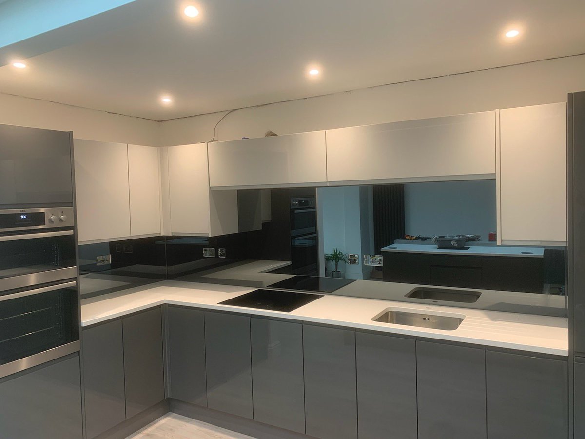 uaglassltd's tweet photo. 🔘 Gorgeous Grey splashbacks installed for a customer in Rackheath 🔘 #uaglass #kitcheninspo #splashback #glasssplashbacks #finishingtouch #kitchendesign #homedecor https://t.co/ww5Doj1PO4
