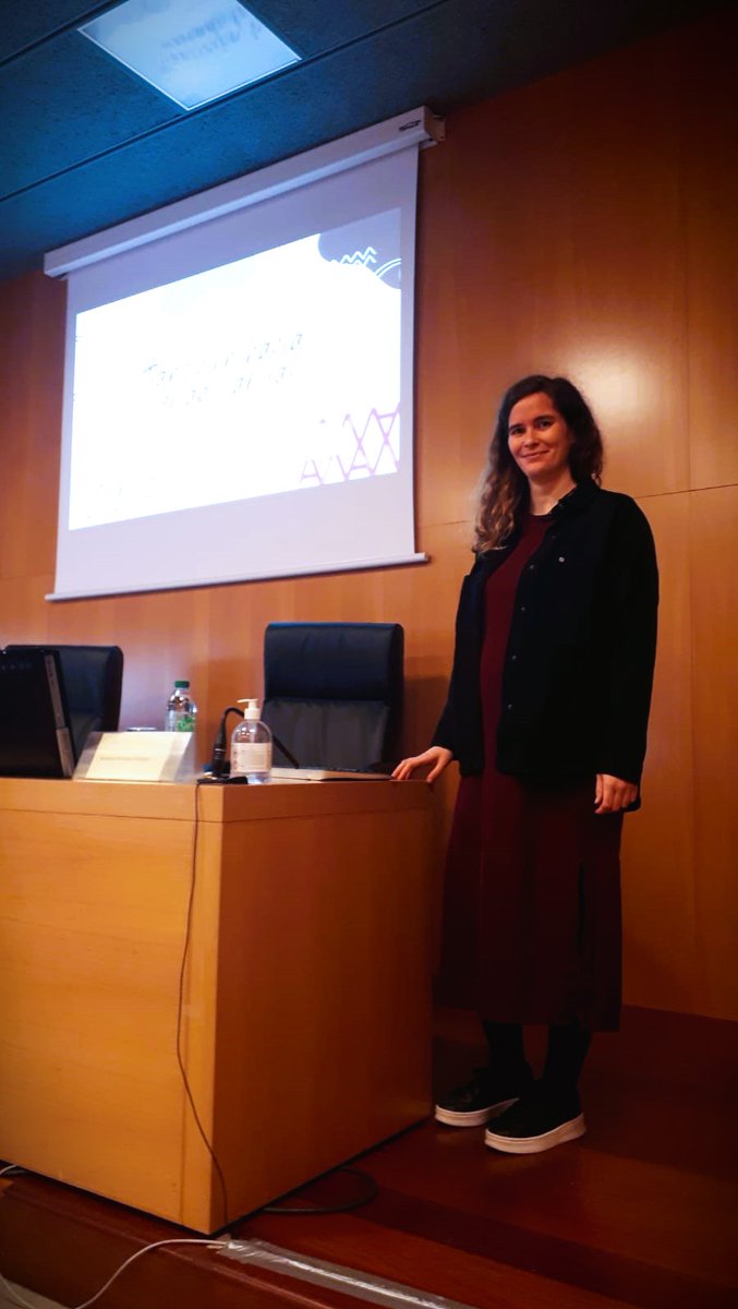 Catarina_SPed's tweet photo. Hoy he estado en el #ForoAvanza 2022 de la @UDC_gal  contando a las y los estudiantes cómo ha sido mi transción desde que empecé la carrera de Biología hasta que comencé a trabajar en la empresa @AllGenetics 📕🔬🧬😊

¡Muchas gracias a @Empregoudc por la invitación!🙂 https://t.co/R5hSontxR6