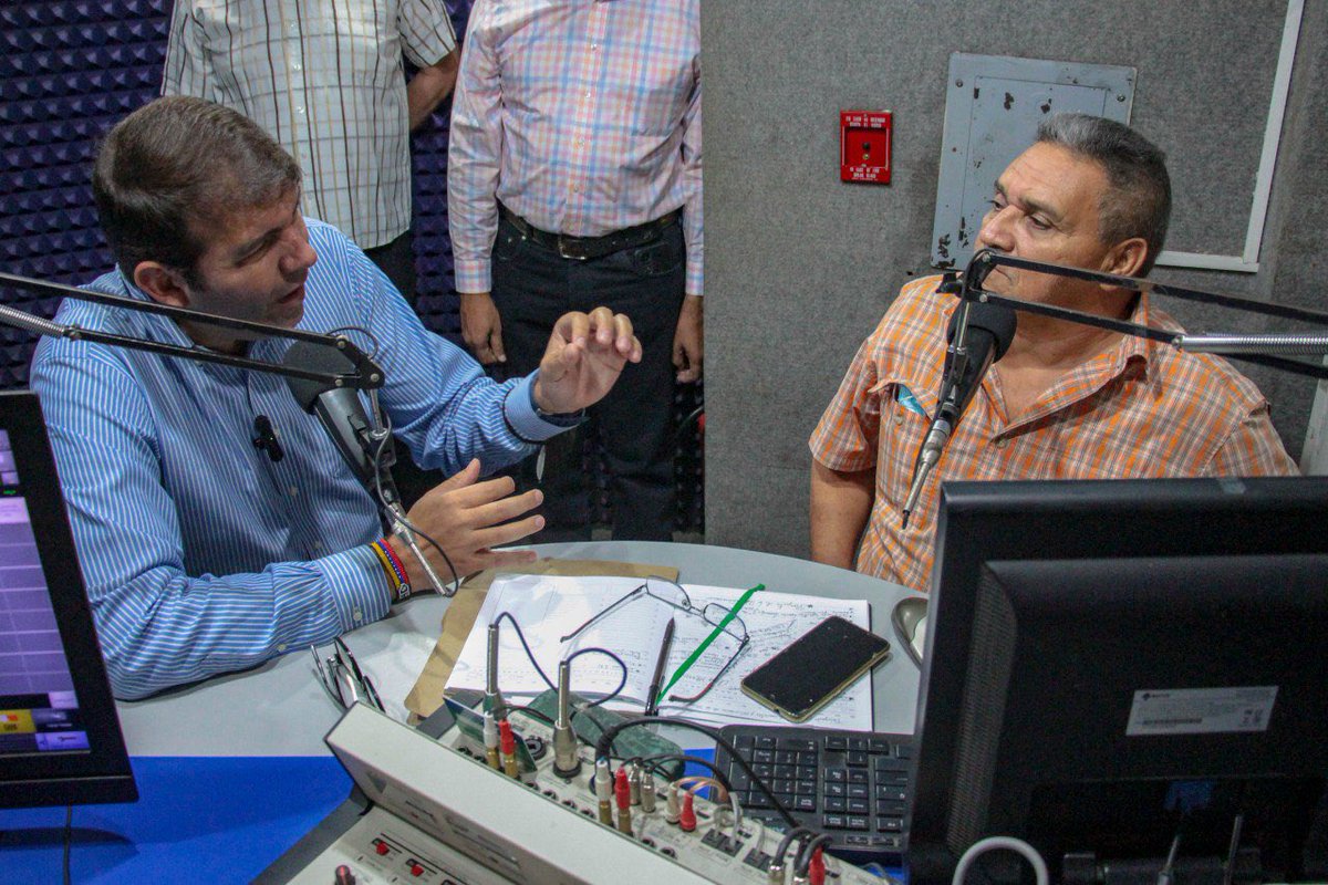 prospericarlos's tweet photo. Desde temprano estuve conversando en @VIVA933 con @HernandezJul1o sobre la situación en #Cojedes, nuestras próximas actividades y recorridos en el estado. 

#VamosXMás #25Oct https://t.co/1hbEYko4Ah