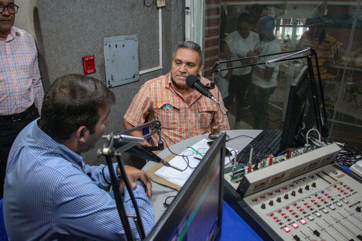 prospericarlos's tweet photo. Desde temprano estuve conversando en @VIVA933 con @HernandezJul1o sobre la situación en #Cojedes, nuestras próximas actividades y recorridos en el estado. 

#VamosXMás #25Oct https://t.co/1hbEYko4Ah