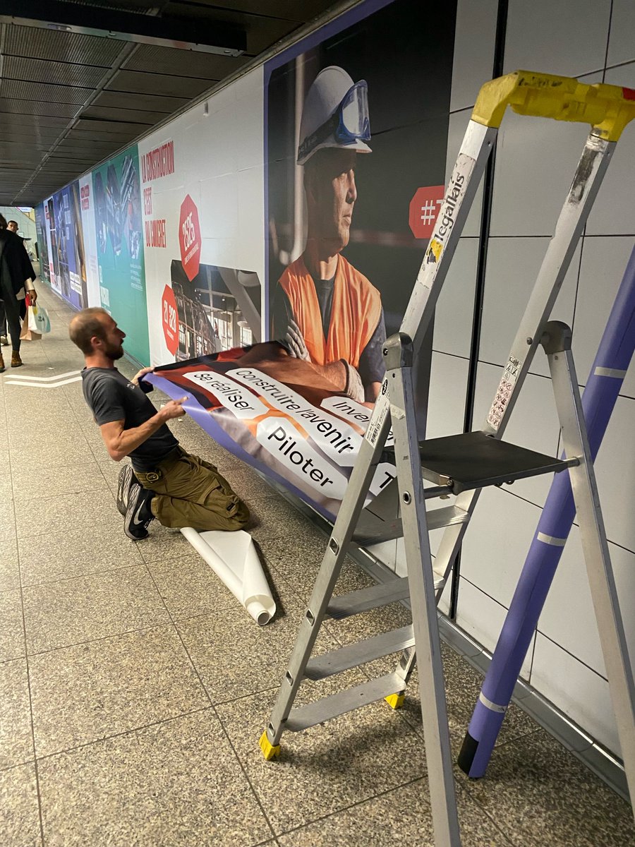 BTPRhone's tweet photo. #TeamBTP #spotted dans le Métro Bellecour 👀
Lancement de la campagne de promotion des métiers du #BTP en partenariat avec le @TCL_SYTRAL !
👷♂️👷♀️Les compagnons du BTP sont mis à l’honneur par les portraits de Maxime brochier, stylisés par Paul Bourgey. https://t.co/7h4lgSAtYI