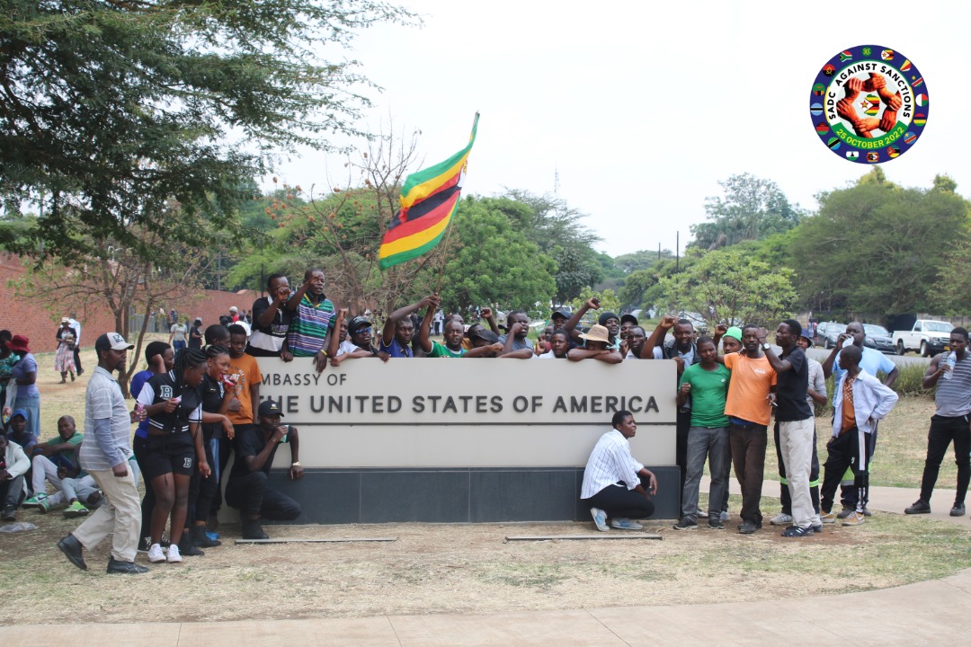 zimupdates263's tweet photo. Sanctions on Zimbabwe must be removed. The land reform programme will not be reversed nomatter what. Just let Zimbabwe be. @USEmbZim @UKinZimbabwe @ZANUPF_Official @zanupf_patriots  @ZanuPFtv @ZanuPF_WL @MabasaSasa https://t.co/0lkX4Zf4q0