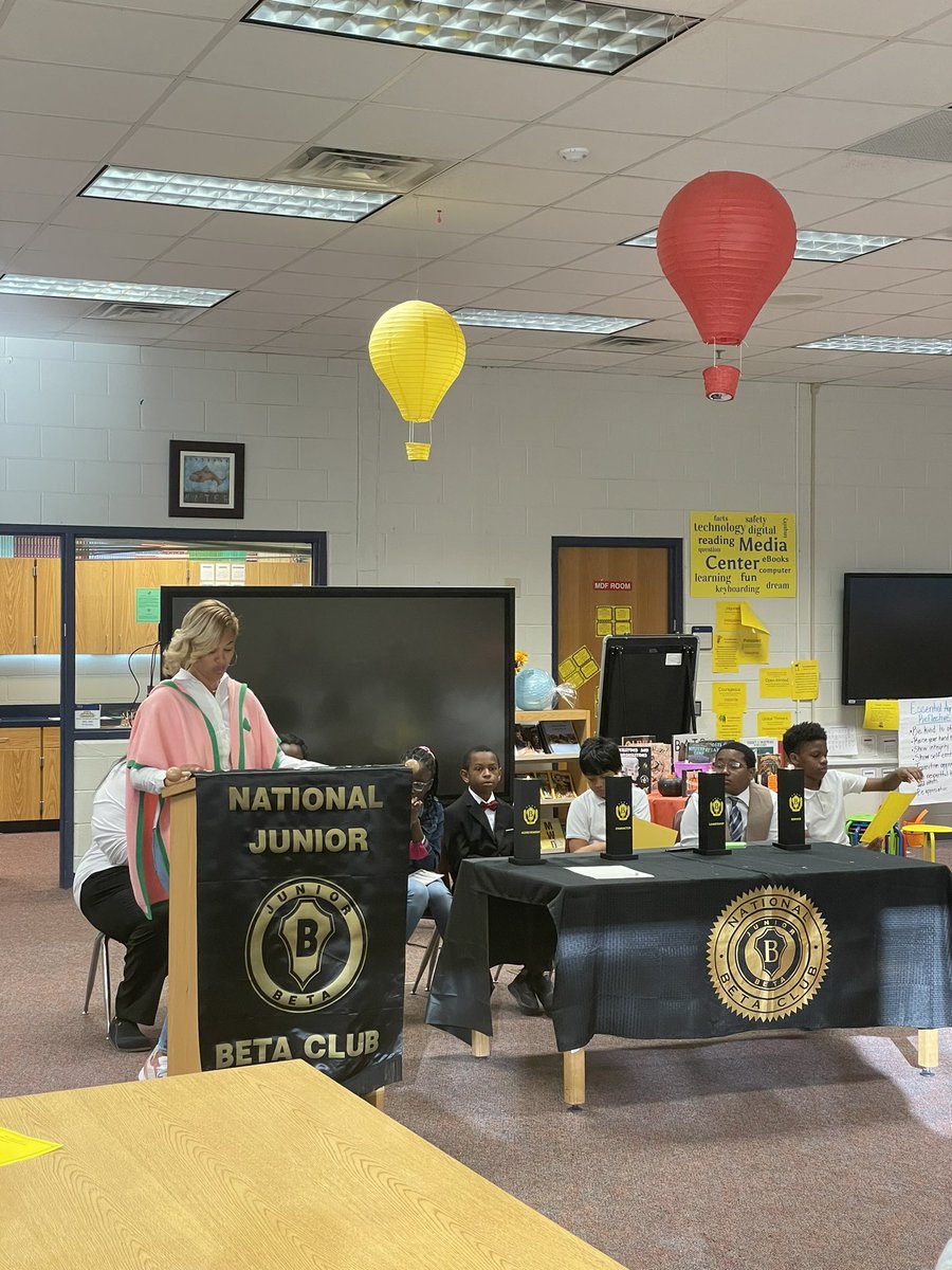 DarnishaJohns19's tweet photo. Congratulations to our 2022-2023 National Junior Beta Club inductees. #tigerpride @perrythalise @drkalag @apsupdate @DrLisaHerring @MilesTigersAPS @KMilesAPS https://t.co/CEfBlCLYDg