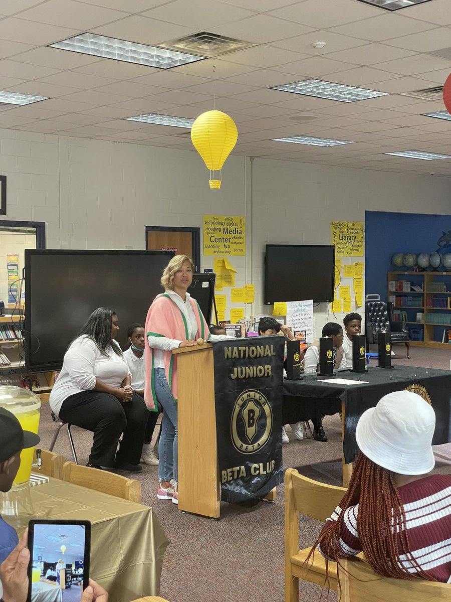 DarnishaJohns19's tweet photo. Congratulations to our 2022-2023 National Junior Beta Club inductees. #tigerpride @perrythalise @drkalag @apsupdate @DrLisaHerring @MilesTigersAPS @KMilesAPS https://t.co/CEfBlCLYDg