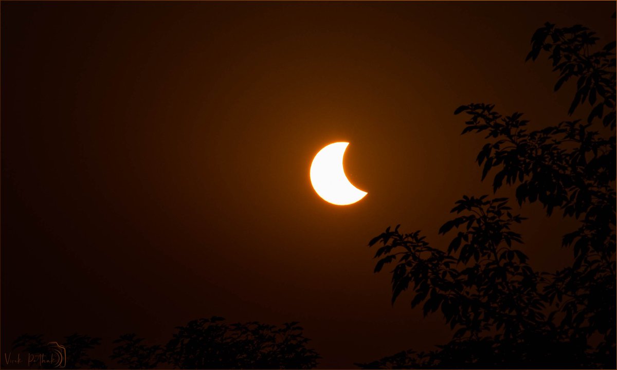 pafcoms's tweet photo. The Partial #SolarEclipse today #evening #Sutaktime
Its really difficult to click sun and to get a #PerfectShot
#dpeg #dpeginsta
#NikonPhotography by #VivekPathak
#NikonD750 Nikkor 70-200 1:2.8mmE FL ED
@NikonIndia
#Dusk #solareclipse2022 #Sun https://t.co/Mpo4VRniwD