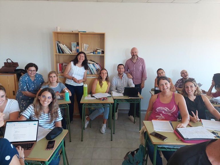 SJO_CC's tweet photo. Aquest cap de setmana els professors de l'escola hem aprofitat l'oportunitat d'assistit al curs impartit per la professora María Josefa Bautista-Cerro Ruiz, experta en sostenibilitat. https://t.co/CyD2hWNNuS