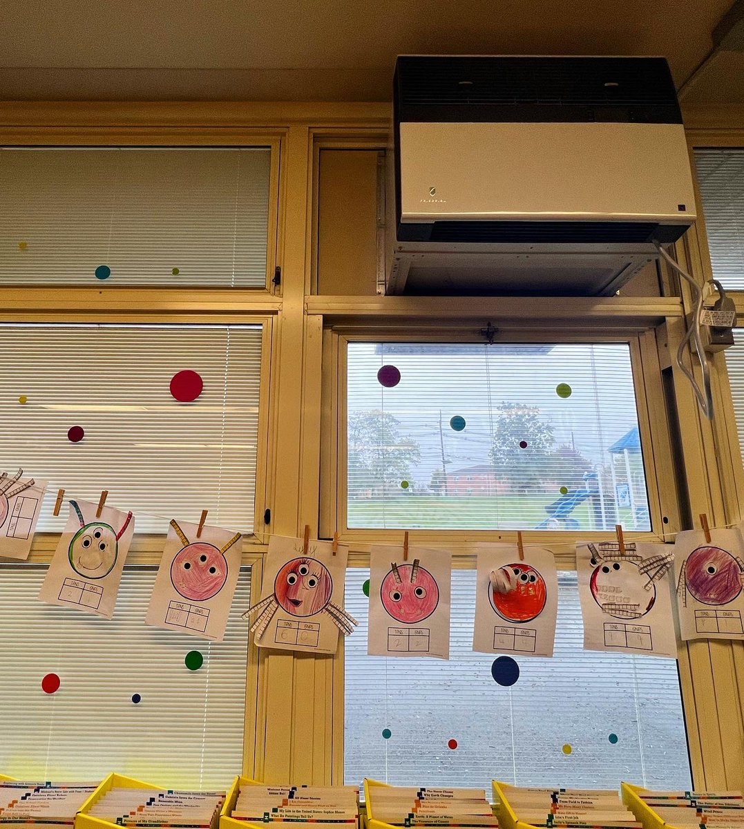 mrs_carrano23's tweet image. Sneaking some place value practice into making Halloween decorations! 😆👻 #mathmonsters @WoodbineRockets