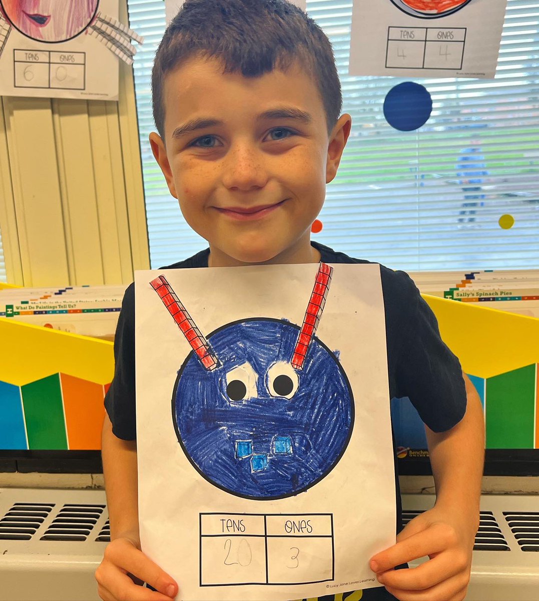 mrs_carrano23's tweet image. Sneaking some place value practice into making Halloween decorations! 😆👻 #mathmonsters @WoodbineRockets