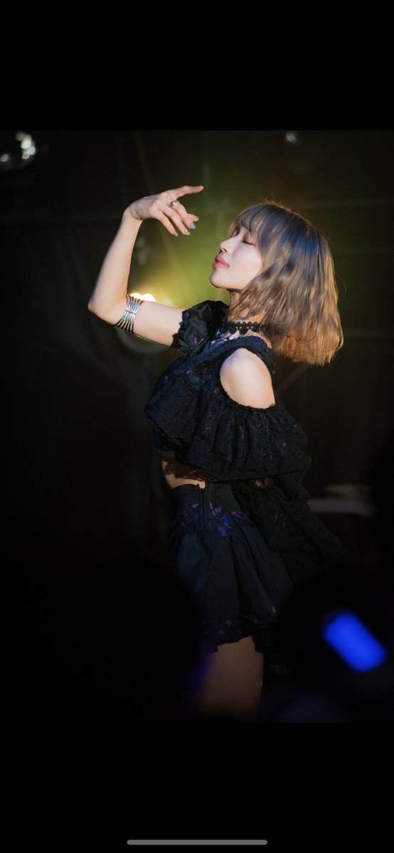 thaaanxxx's tweet photo. ここはカメラマン的にシャッター切りたくなっちゃう振り付けなのかな📸
指先まで意識しておかないと🧠🥹
(『Ride on time』の振り付けから)
10/8 #CML2022🎩🪄
10/23 #日高祭25 👹 https://t.co/GFfXg00w44