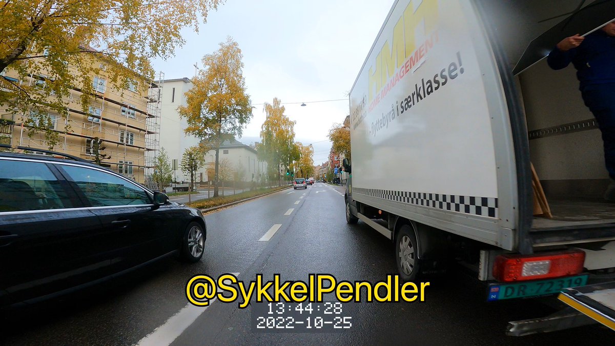 sykkelpendler's tweet photo. #ShitParkingAward sticker winner! Congratulations 🎉 “Professional” movers 🇳🇴 #DR72319 / https://t.co/A5r4PkyxcG parked in cycling lane and bus lane #oslo #lorrywanker https://t.co/c81En3W4GQ