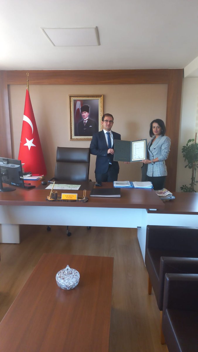 Beyağaç İlçe Nüfus Müdürümüz <a href="/BoranSumeyya/">Sumeyya Boran</a> tarafından <a href="/Beyagac_Denizli/">Beyağaç Kaymakamlığı</a> Kaymakamımız Sayın <a href="/ferdiakgnn/">Ferdi Akgün</a>'ne doğum belgeleri takdim edilmiştir.Sayın Kaymakamımıza nezaketi ve ilgisi için çok teşekkür ederiz. <a href="/TCNufus/">Nüfus ve Vatandaşlık İşleri Genel Müdürlüğü</a> <a href="/DenizliValiligi/">T.C.Denizli Valiliği 🇹🇷</a> <a href="/FatmaDemirel23/">Fatma DEMİREL</a> <a href="/sefikaygol/">Şefik AYGÖL</a> <a href="/ZaferAlc8/">Zafer Alıcı</a>