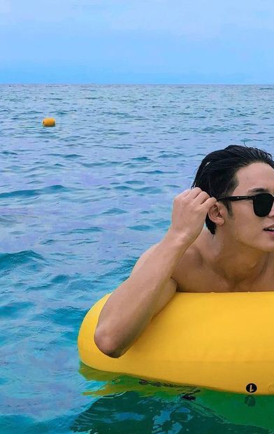 johnmaiier's tweet image. all out to sea, far away from the land

nanya ke temen "pacar gue dimana ya?" diledekin "di laut kali!" pas dicari malah beneran ketemu.

—minwon au