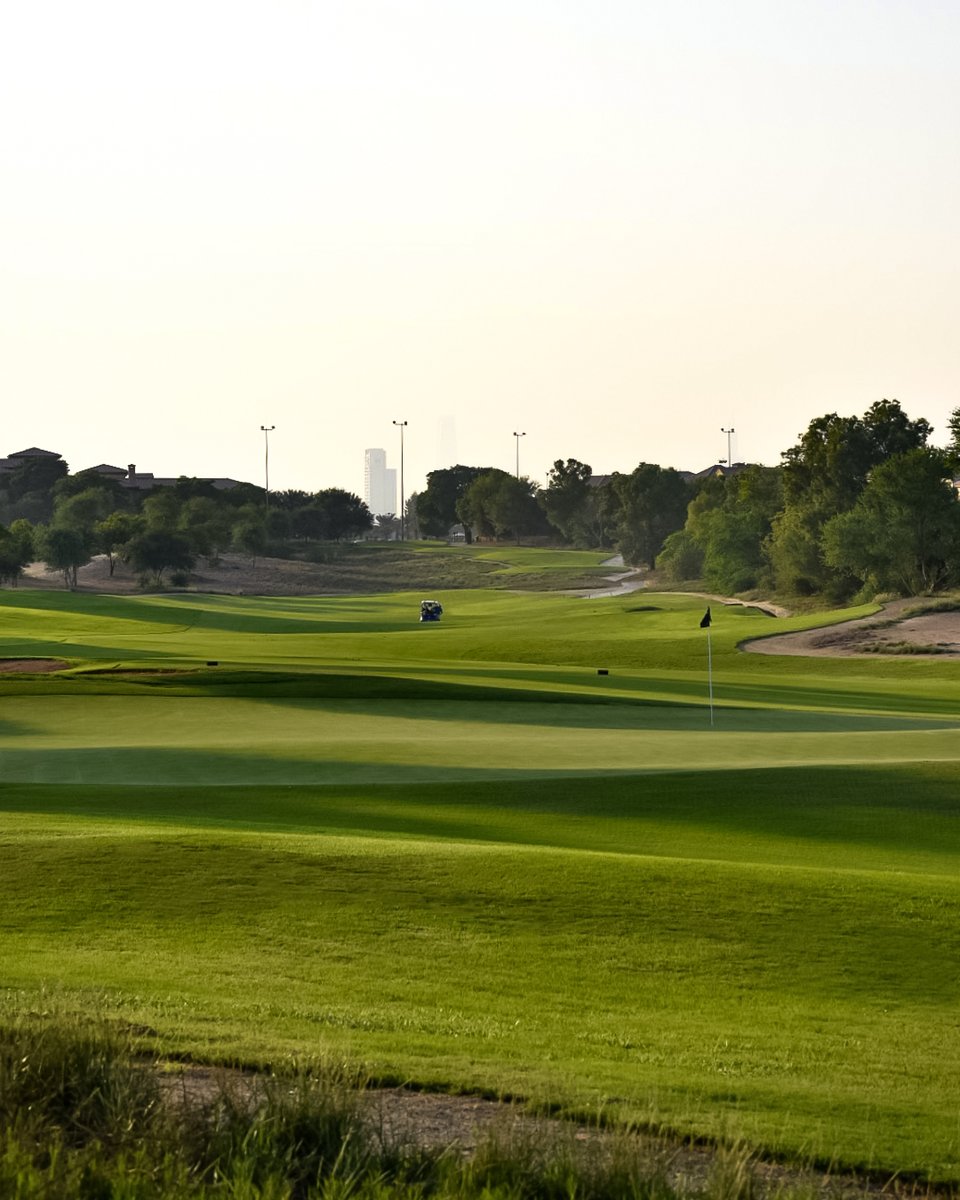 GolfJumeirah's tweet image. Hello dusk 🍃 #EscapeTheCity #FireCourse