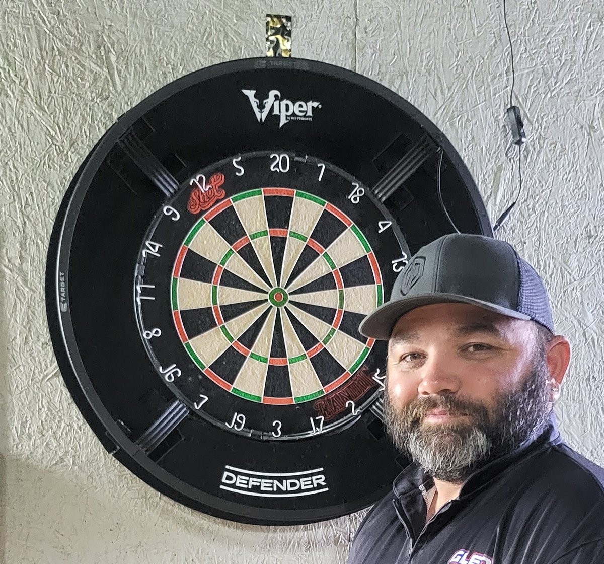 AmericanDarters's tweet image. Member Glen Richard showing off the VIPER darts he won for getting Member of the Month in August. Nice shooting, Glen!
Check out that sweet VIPER DEFENDER board surround in the back too!

#adafamily #viperbygld #gldproducts