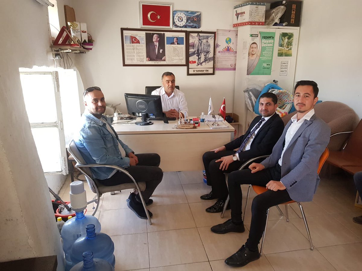 AkArtuklu's tweet photo. 📍ÇABUK MAHALLEMİZDEYİZ..

İlçe Başkanımız Sn.Serdal BAĞIŞ,
Teşkilat üyelerimiz ve Gençlik kolları üyelerimizle Çabuk Mahalle Muhtarımız Sn.Ferhan ÇALHAN’nı ziyarette bulundular.

Misafirperverliğinden dolayı Mahalle Muhtarımıza teşekkür ediyoruz.

#HerşeyArtukluİçin https://t.co/6z3ra6xYdX