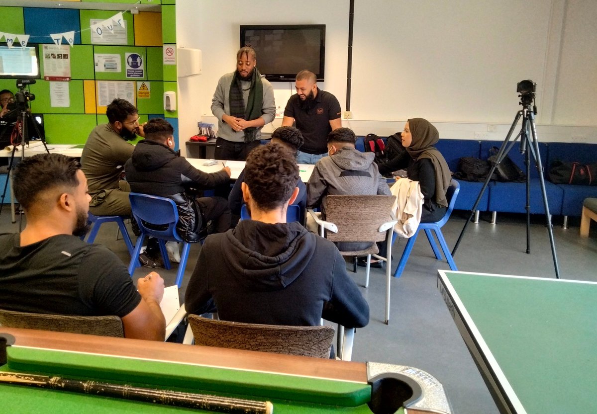 SoGrowth's tweet photo. We're in Isle of Dogs today for the first workshop of our 'Introduction to Filmmaking & Photography' programme with @mediorite @KushiMedia #myendsvru #THICN #isleofdogs https://t.co/YoUTZ7maoN