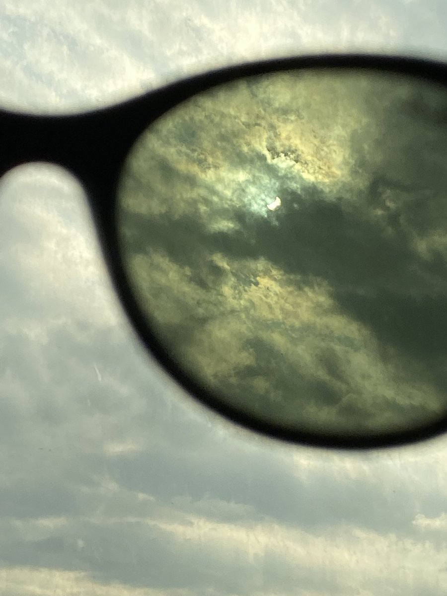 has_a_nova's tweet photo. and nothing can’t stop the sun from shining ☀️

#solareclipse2022  #Eclipsesolaire  #Eclipse2022  #Azerbaijan  #Baku https://t.co/xPusxr9V2x