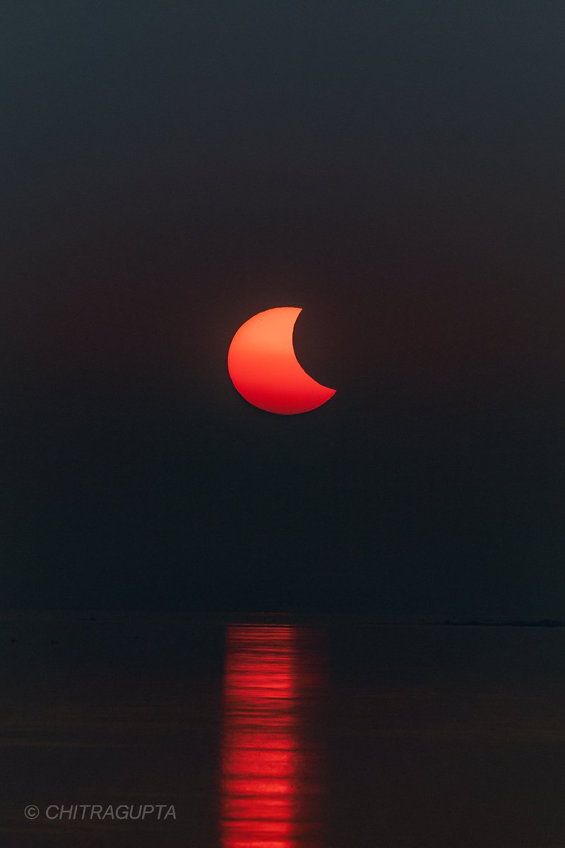 'The Zenith' The magnificent Partial Solar Eclipse over River Saryu #PartialSolarEclipse
#Ayodhya
#UPTourism
#IndiAves #TwitterNatureCommunity
#NikonIndia  #natgeoyourshot #natureinfocus
#NaturePhotography #ThePhotoHour
#SolarEclipse
#SolarEclipse2022Live
#SolarEclipseIndia