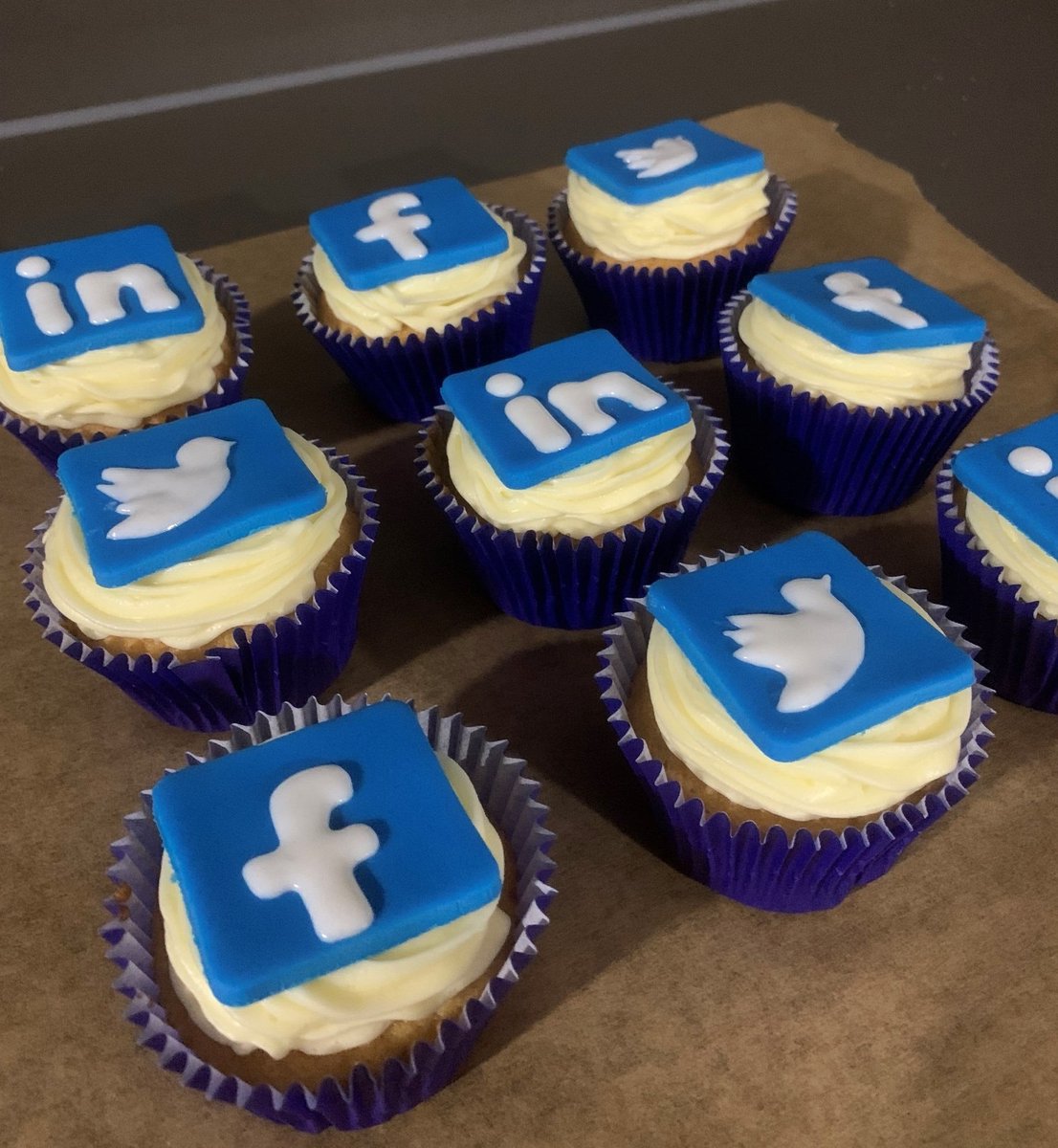 AstonUniversity's tweet photo. Kat Brenton's cupcakes feature social media channel logos to represent the variety of different social media platforms she uses in her role @AstonBusiness.
Kat’s role as a Marketing Assistant involves posting content &amp; engaging with students on a regular basis.
#TeamAston #GBBO https://t.co/quV7No4nFh