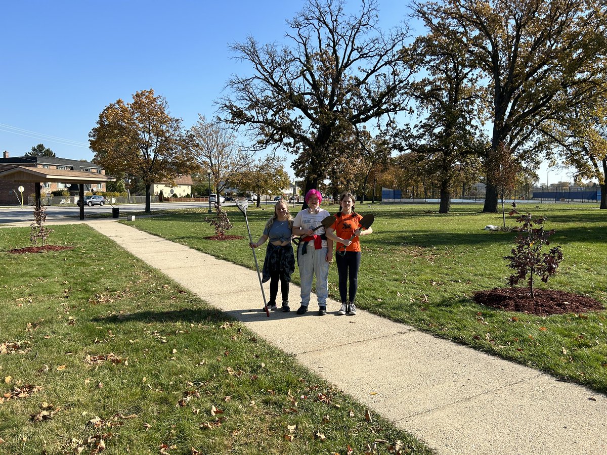 It was a busy week for Senior Lyceum! They collected over a hundred bags of food for the Maine Township Food Pantry on Thursday and then planted 8 trees on the Maine East campus on Sunday!