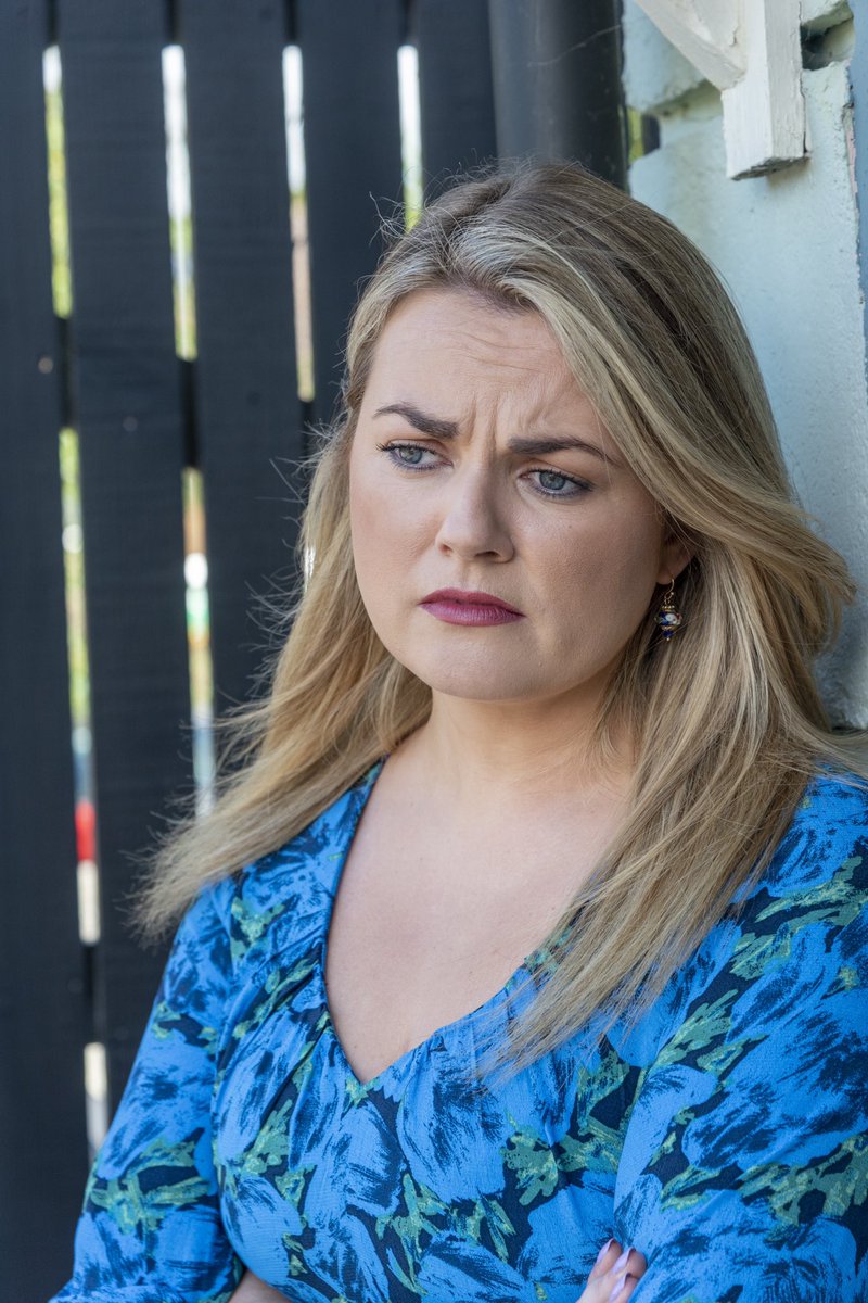 dmpr_galway's tweet photo. An inseoidh Greg an fhírinn anocht @RosnaRun 8.30pm @tg4. 
An dtabharfaidh Caitríona aghaidh ar Niall? An oibreoidh plean Mhalachaí?  Bígí ag breathnú #tv #dráma #gaeilge #gaeltacht #chonamara #connemara #gaillimhabú https://t.co/fSDSE0zled
