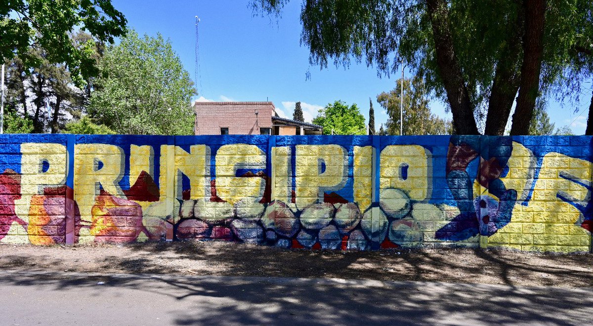 MuniGodoyCruz's tweet photo. ¡Los murales siguen embelleciendo GC!
14 años de #MuseoACieloAbierto 👏🏻
♻️ Con la temática Ciudades inteligentes y sustentables artistas realizan distintas actividades
🎨 Hoy inauguramos el mural del IEF hecho por estudiantes y docentes
#ArteGC #GCCreceConVos #WeLoveGodoyCruz https://t.co/9PvexSL4e3