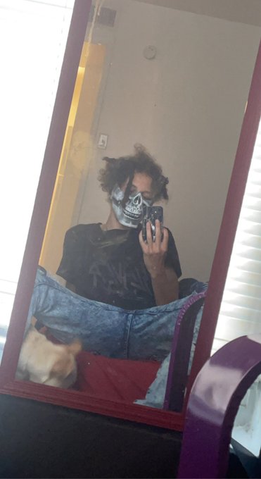 Boo! 👻 🎃 https://t.co/8I7LqA6dzO