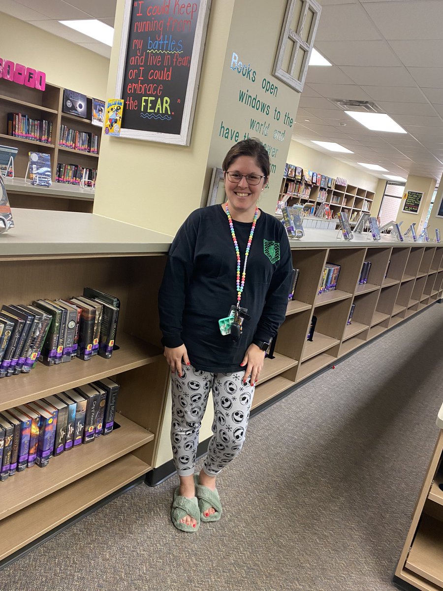 “Dreaming Big” to be drug free and put drugs to sleep!! #MCJHREDRIBBON22 <a href="/MCJHGators/">Mayde Creek JH</a>