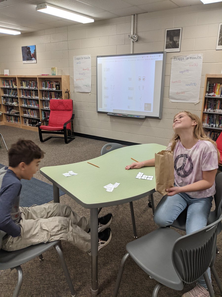 e_slack77's tweet photo. BOOM! 💥 A fun way to learn/review parts of the body en français! Pick a card from the bag. If it's a French word, then you keep it. If it's a BOOM, you put all of your cards back in the bag! @Mrs_Kelcey @merritt_ps https://t.co/mkiKtOp6AJ
